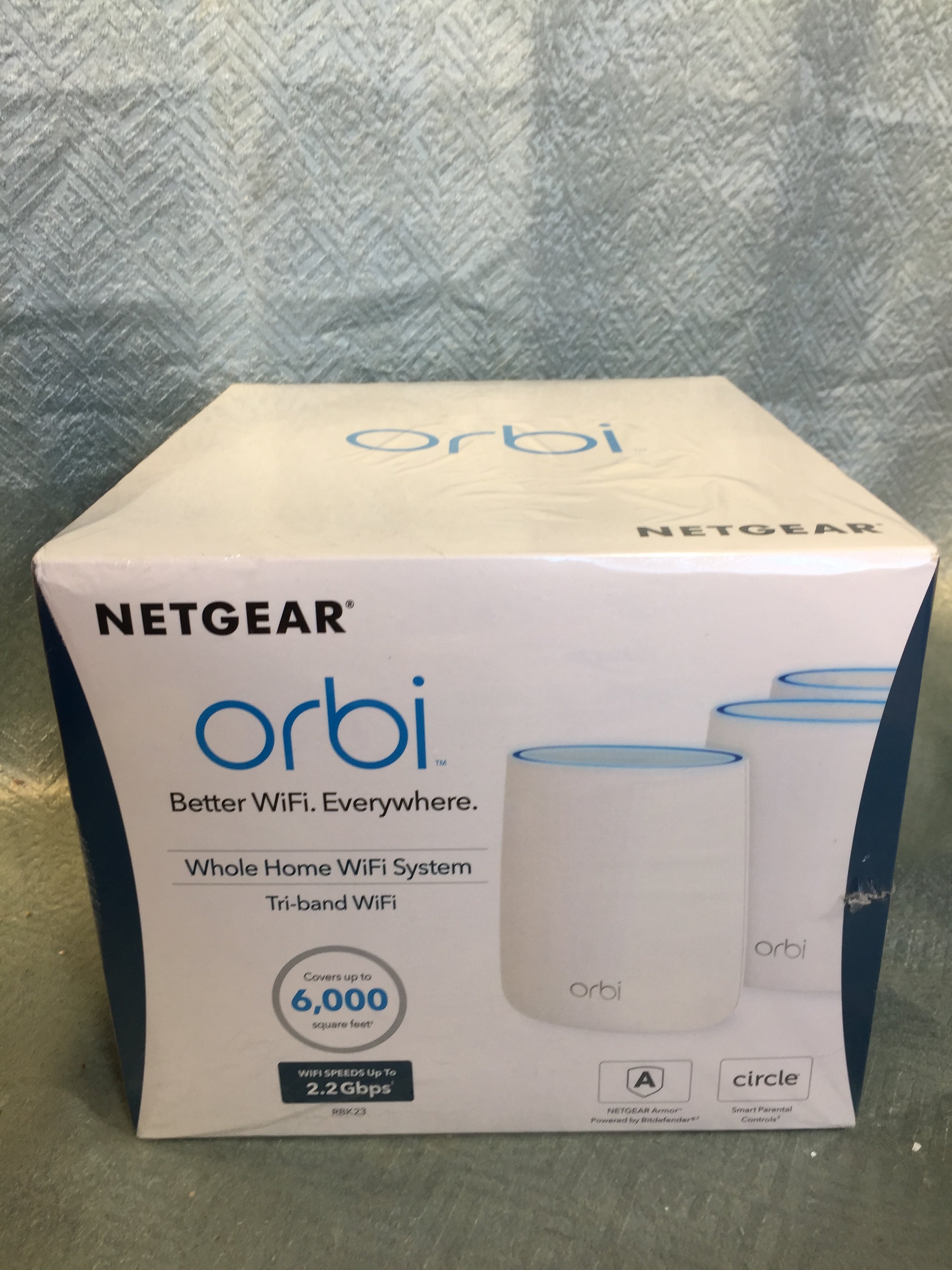 NETGEAR Orbi Tri-band Whole Home Mesh WiFi System with 2.2Gbps speed (RBK23) (7610054705390)